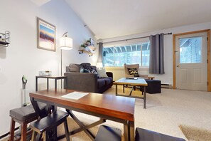 TV, DVD player - Ultimate cozy 1BR ski-in/ski-out getaway w/ shared indoor hot tub & pool (Newry)