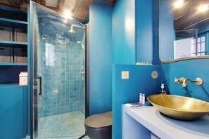 Dusche, Haartrockner, Handtücher