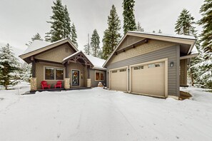 Exterior - Beautiful home with patio, WiFi, fireplace, shared hot tub/pool/pickleball court (McCall)