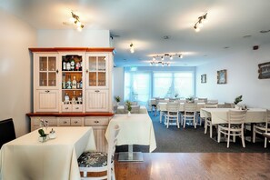 Dagelijks ontbijtbuffet (EUR 10 per persoon)