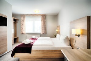 Tweepersoonskamer | 1 slaapkamer, een bureau, gratis wifi