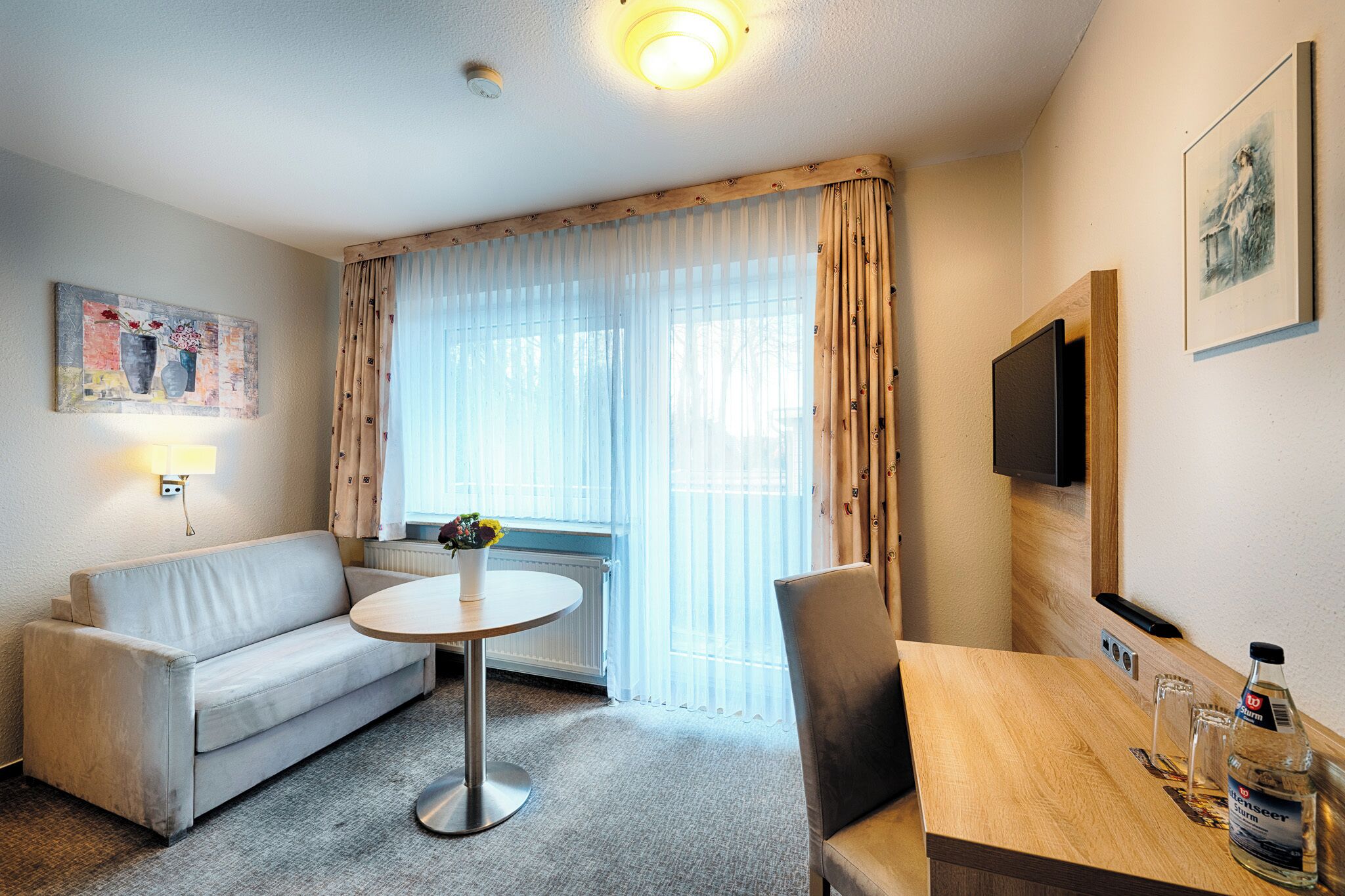 Schreibtisch, kostenloses WLAN