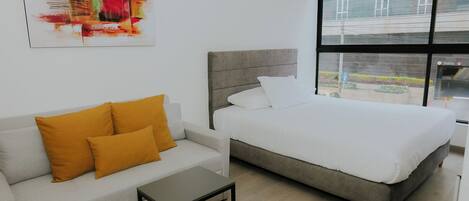 1 室のベッドルーム、デスク、WiFi (無料)、ベッドシーツ