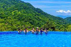 Kolam renang terbuka