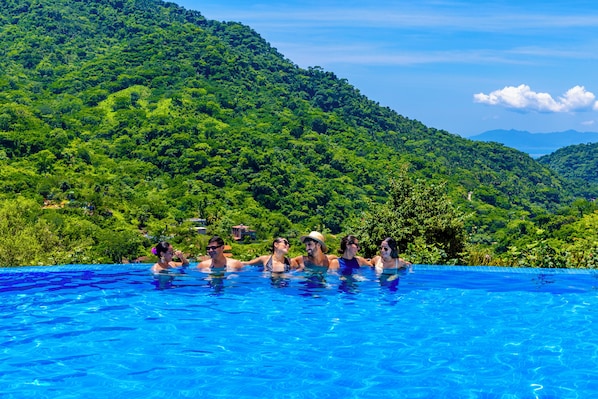 Outdoor pool - River Park Hotel (Puerto Vallarta)