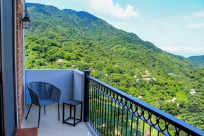 Junior Suite, Balcony, Garden View | Mountain view - River Park Hotel (Puerto Vallarta)