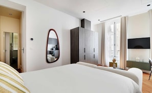 Bureau, fer et planche à repasser, Wi-Fi, draps fournis