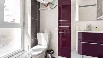Shower, hair dryer, towels, shampoo