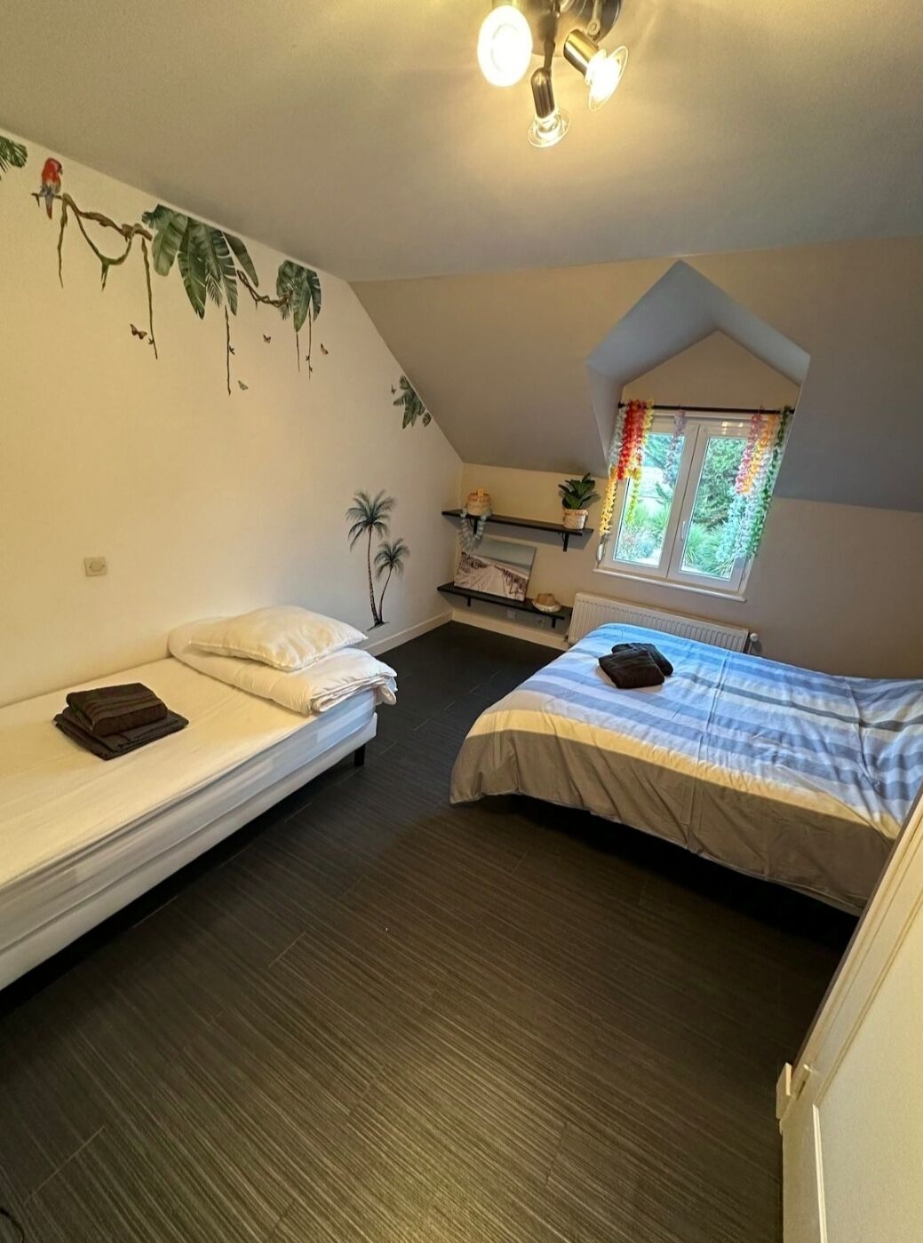 8 bedrooms, travel crib, WiFi, bed sheets