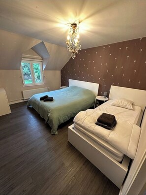 8 habitaciones, cuna de viaje, wifi y ropa de cama 