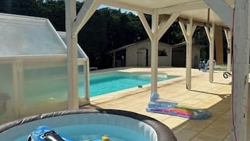 Piscina interna, piscina aquecida