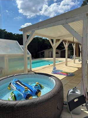 Alberca techada y alberca climatizada