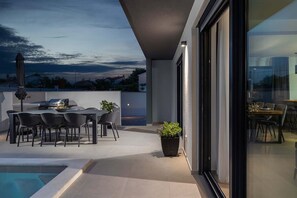 Outdoor dining - Villa Adria in Valbandon (Valbandon)