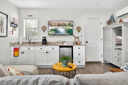 Charming studio with AC and WiFi in lovely Callco Ranch Tampa