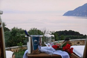 Outdoor dining - Villa Calma, Villa Calma (Alonnisos)