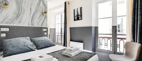 Iron/ironing board, WiFi, bed sheets