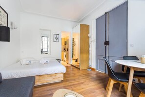 Schreibtisch, Bügeleisen/Bügelbrett, kostenloses WLAN, Bettwäsche