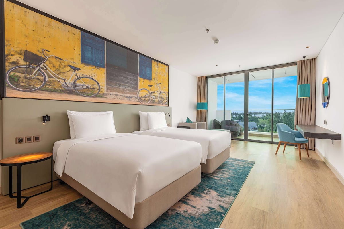 Habitación Deluxe, vistas parciales al mar | Minibar, escritorio, sistema de insonorización