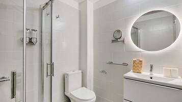 Bruser, hårtørrer, håndklæder, Shampoo