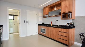 Fridge, microwave, oven, cookware/dishes/utensils