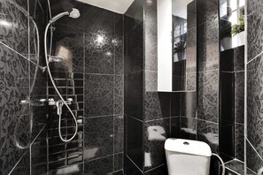 Shower, hair dryer, towels - Charming studio - 2P- Le Marais (Paris)