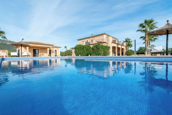 Seasonal outdoor pool, pool umbrellas, sun loungers