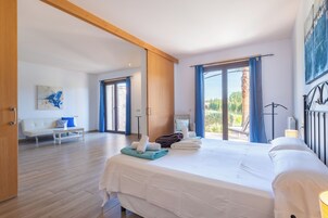 Caja de seguridad en la habitación y cortinas blackout 