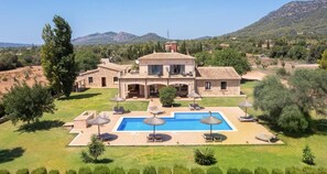 Seasonal outdoor pool, pool umbrellas, pool loungers - Son Sampoli Suites Adults Only by MHR (Llucmajor)