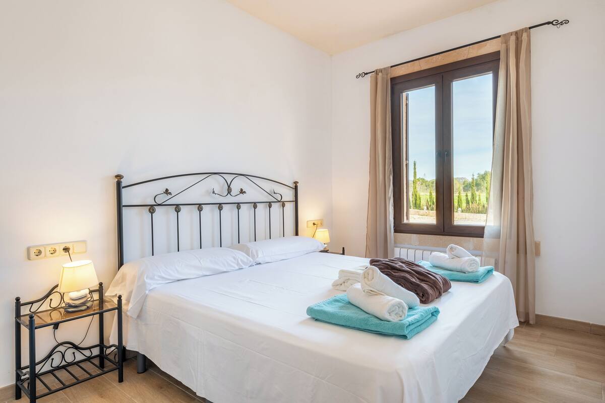 Suite – superior, 2 soverom, terrasse, hageutsikt | Safe på rommet, blendingsgardiner og strykejern/-brett