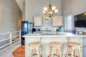 Fridge, microwave, oven, stovetop - Cozy Lakefront Apartment w/ Private Beach (Lakeside)