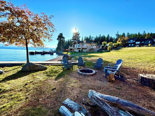 Cozy Lakefront Apartment w/ Private Beach