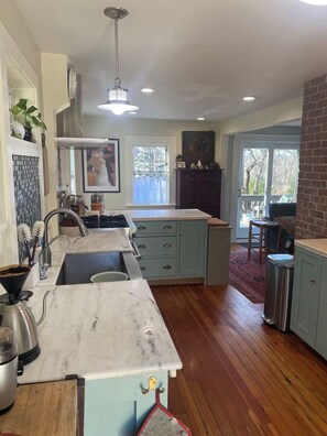 Refrigerador, horno, placa de cocina, lavavajillas