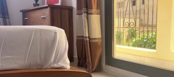 "White House" - Ch1 * CENTRAL * CALME * WIFI * White Butterfly Hotels *