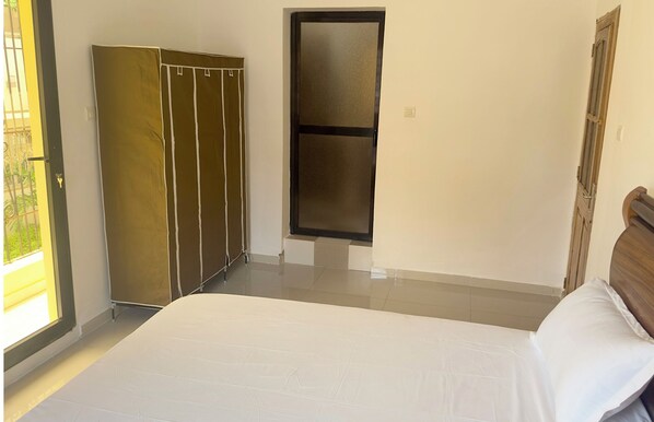 1 habitación, tabla de planchar con plancha, wifi y ropa de cama 