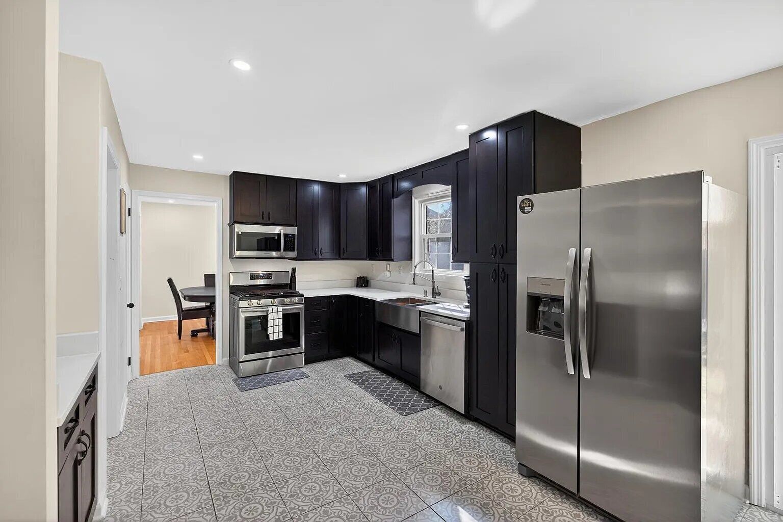 Mikrobølgeovn, ovn, kogeplade, opvaskemaskine