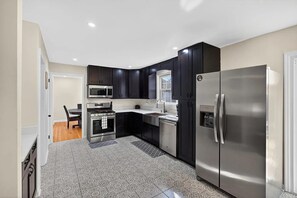 Mikrobølgeovn, ovn, kogeplade, opvaskemaskine