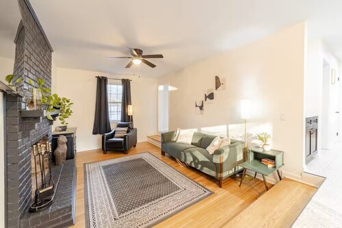 Amplia casa de 4 habitaciones en la encantadora zona norte de Charleston.