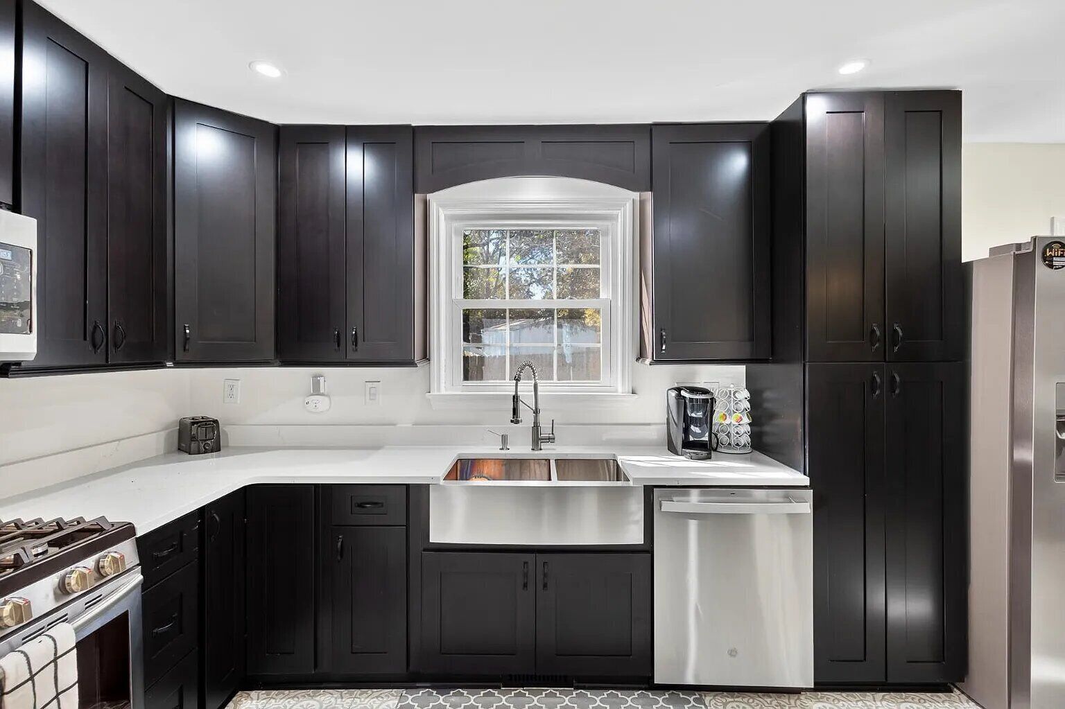 Microondas, horno, parrilla de estufa y lavavajillas 