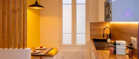 Fridge, microwave, stovetop, dishwasher