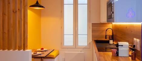 Fridge, microwave, stovetop, dishwasher