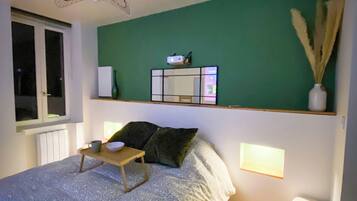 1 habitación, acceso a internet y ropa de cama