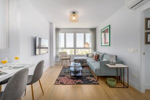 TV - Apartamento Cercano las 4 torres (Chamartin II) (Madrid)