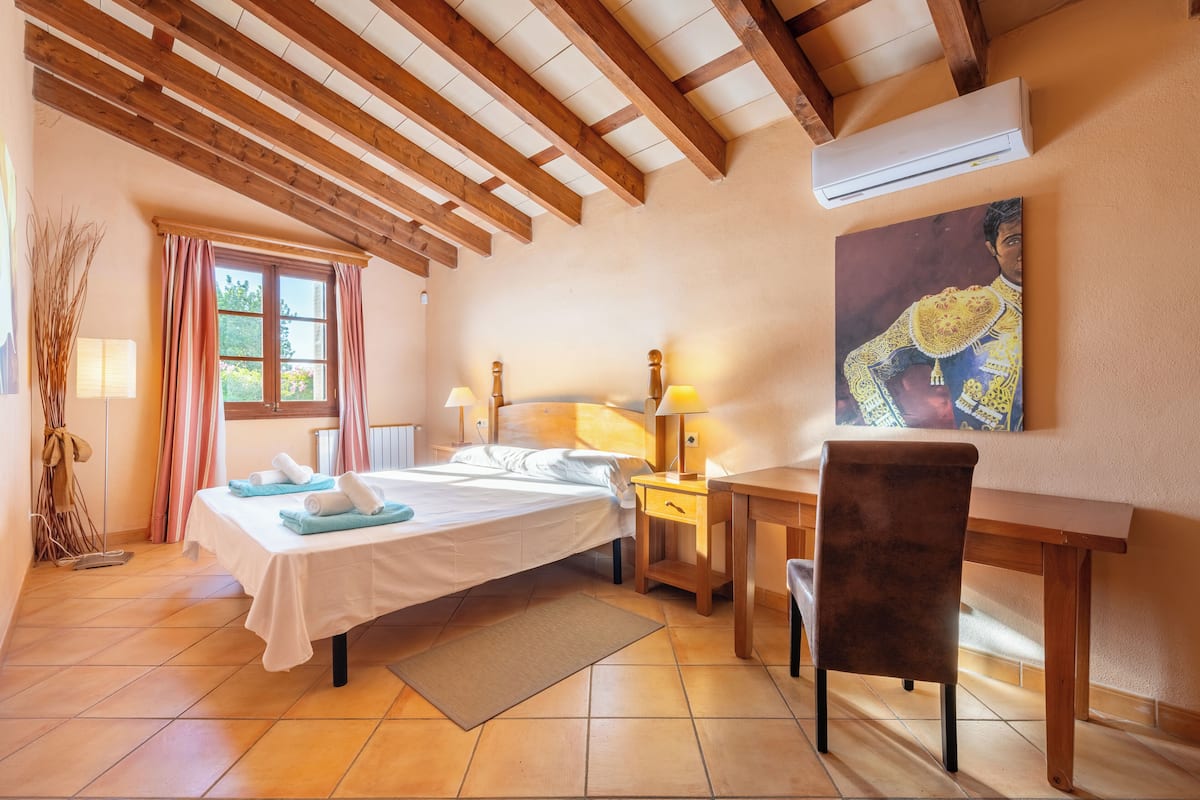 1 bedroom, in-room safe, individually decorated, individually furnished