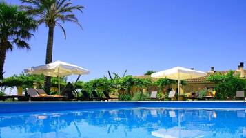 Seasonal outdoor pool