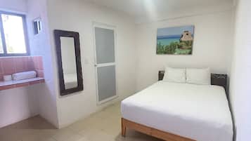 Basic Studio Suite, 1 Double Bed | Iron/ironing board, free WiFi, bed sheets