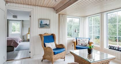 Large and modern house with indoor pool | SE02004