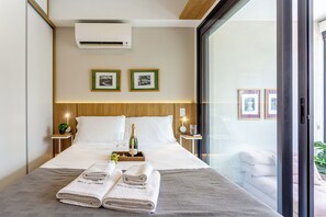 Apartment | 1 bedroom, blackout drapes, iron/ironing board, free WiFi