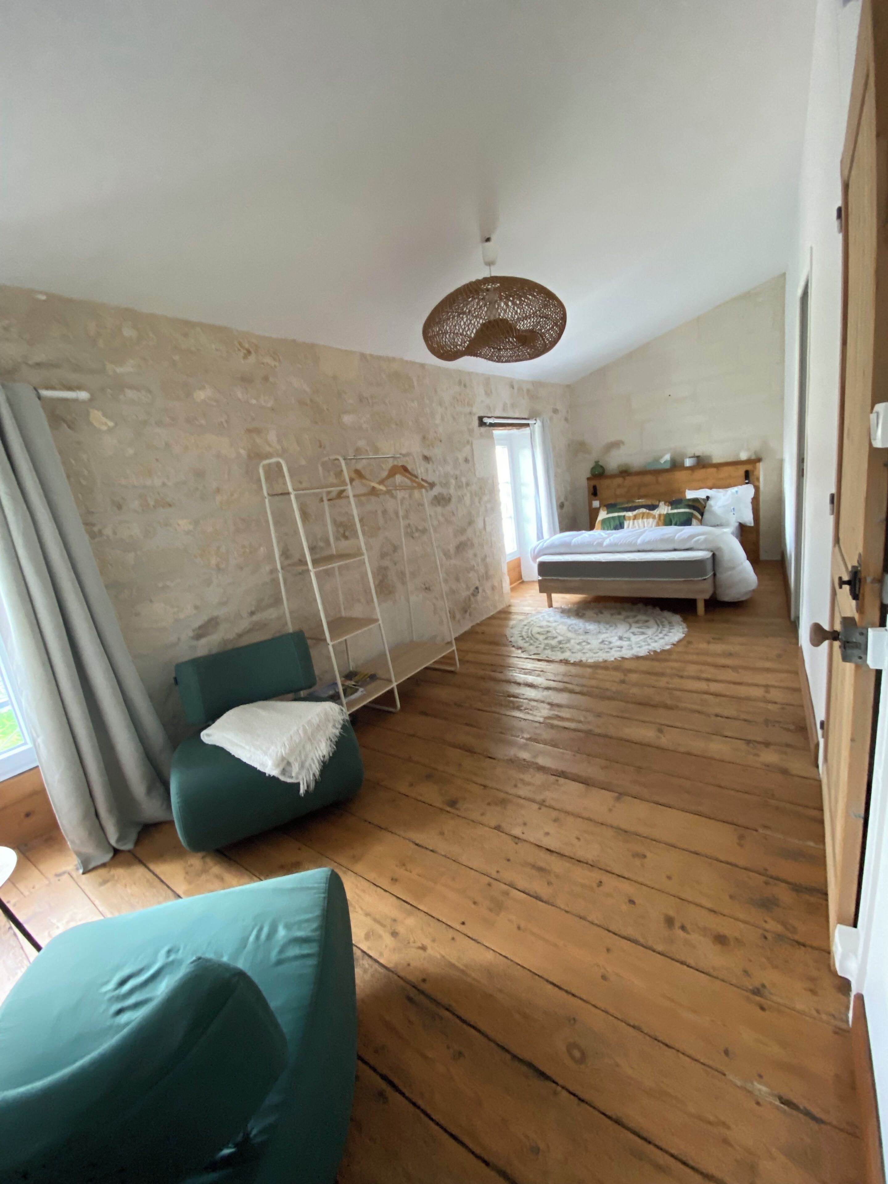 9 slaapkamers, een strijkplank/strijkijzer, wifi