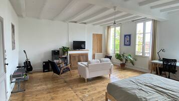 9 quartos, ferros/tĂĄbuas de passar roupa, Wi-Fi