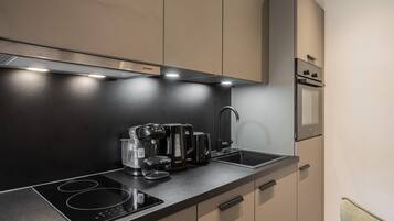 Kühlschrank, Ofen, Herdplatte, Geschirrspüler